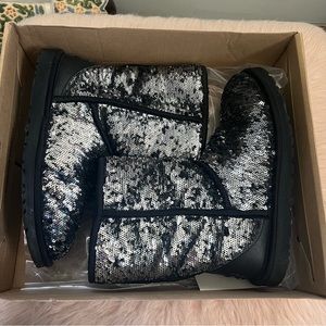 Rare Silver & Black Uggs 🖤